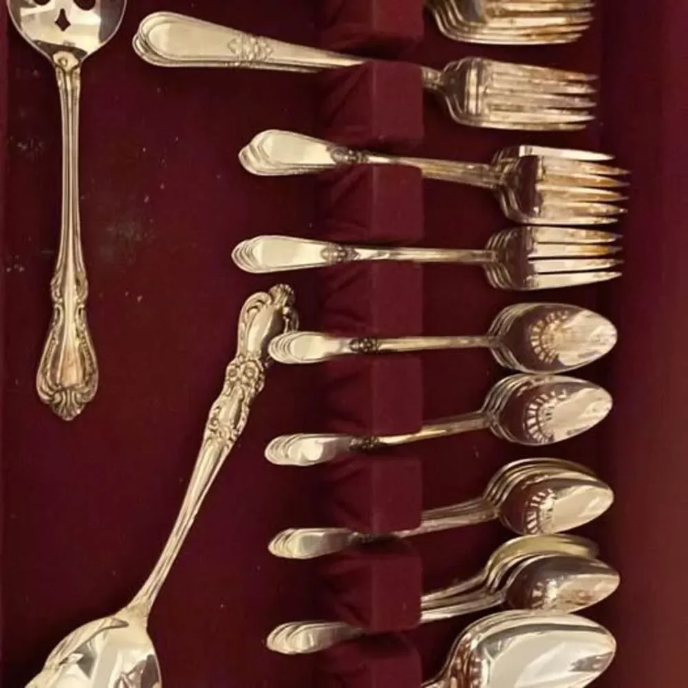 1847‎ Roger’s Brothers Adoration Silver Plated Flatware Service for 8